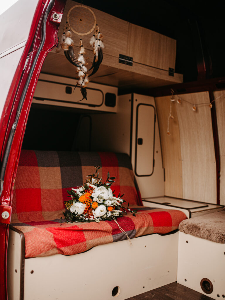 Brautpaarshooting in einem T3 Bulli // Windmühle Bergheim Oberaußem