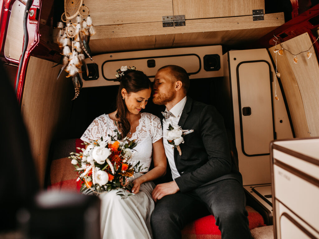 Brautpaarshooting in einem T3 Bulli // Windmühle Bergheim Oberaußem