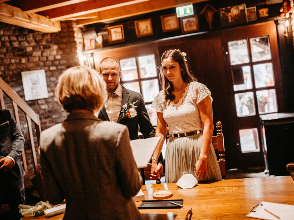 Brautpaarshooting in einem T3 Bulli // Windmühle Bergheim Oberaußem