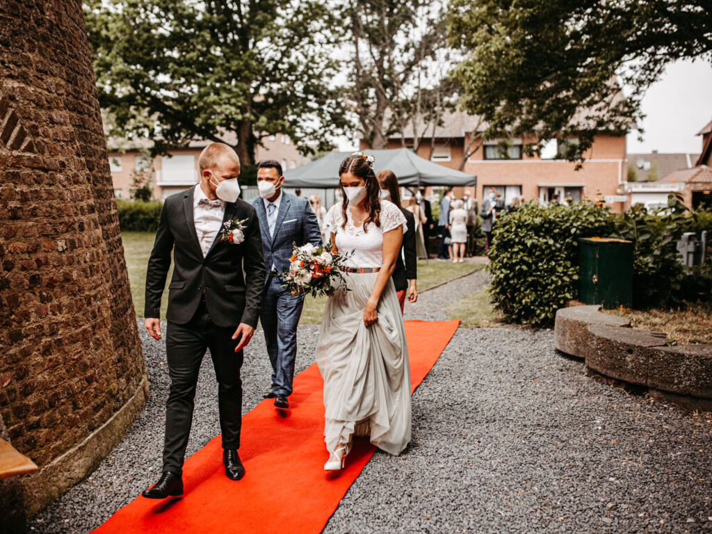 Brautpaarshooting in einem T3 Bulli // Windmühle Bergheim Oberaußem