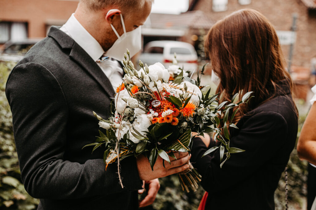 Brautpaarshooting in einem T2 Bulli // Windmühle Bergheim Oberaußem