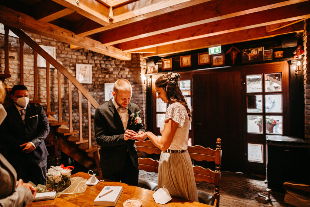 Brautpaarshooting in einem T3 Bulli // Windmühle Bergheim Oberaußem