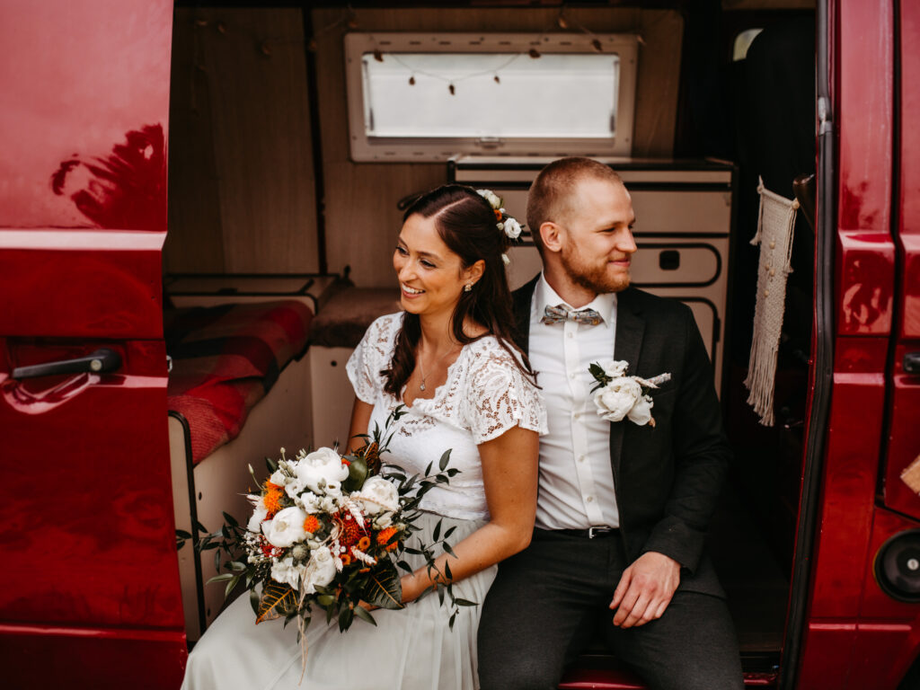 Brautpaarshooting in einem T3 Bulli // Windmühle Bergheim Oberaußem