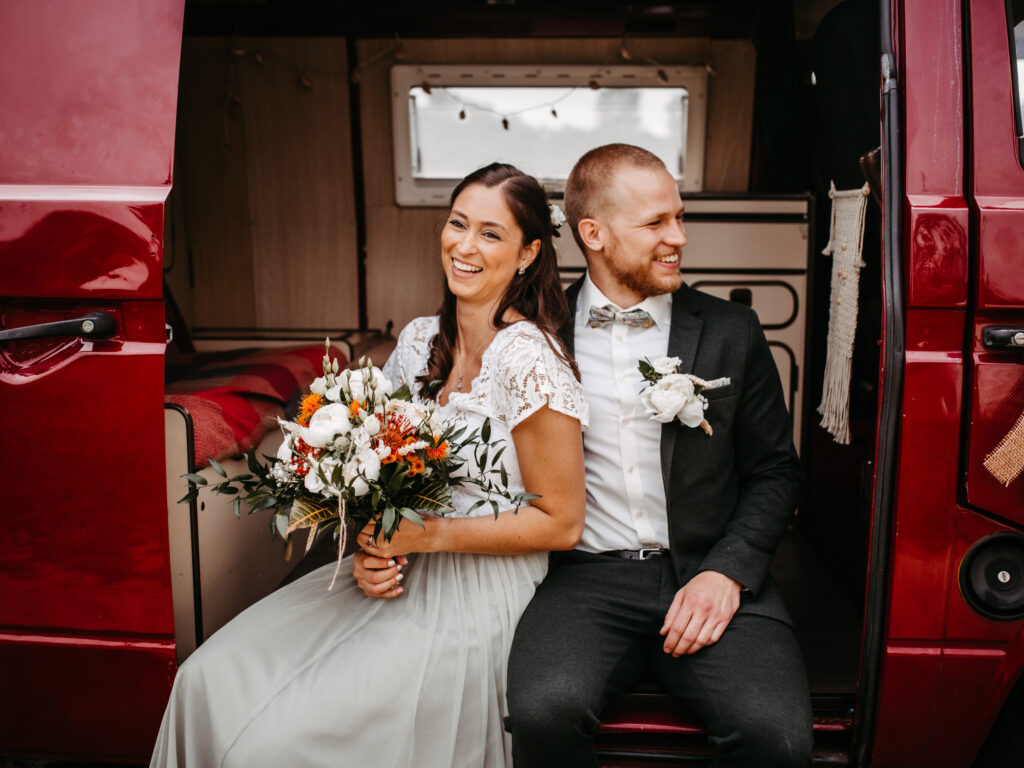 Brautpaarshooting in einem T3 Bulli // Windmühle Bergheim Oberaußem