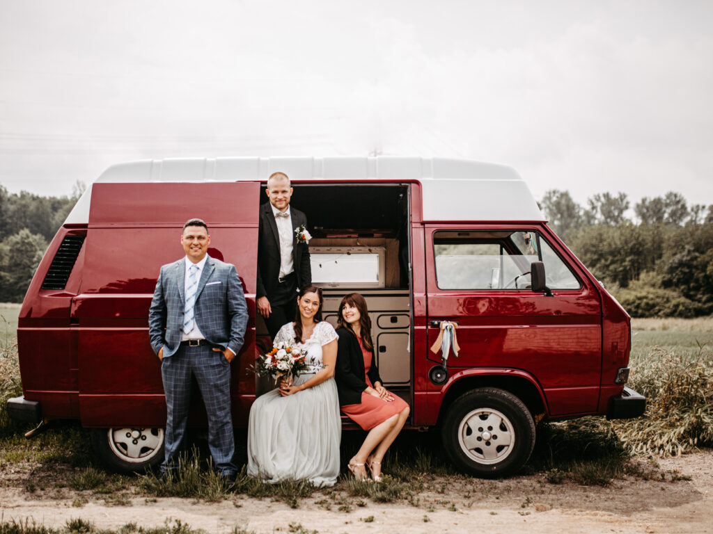 Brautpaarshooting in einem T3 Bulli // Windmühle Bergheim Oberaußem
