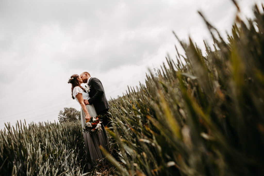Brautpaarshooting in einem T3 Bulli // Windmühle Bergheim Oberaußem