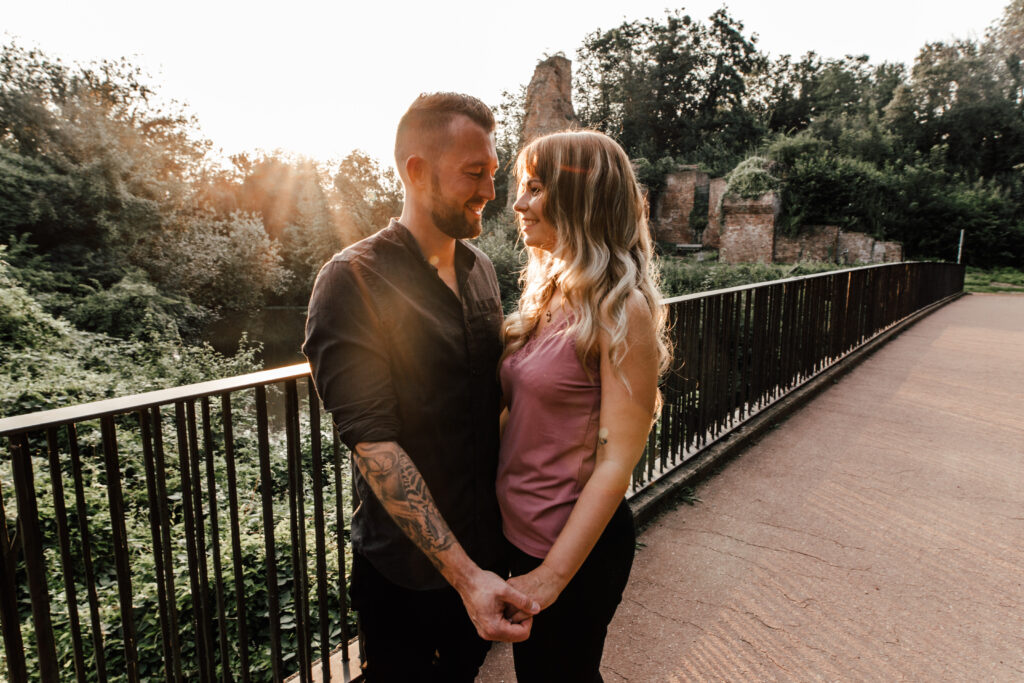 Paarshooting zum Sonnenuntergang in Alt Kaster // Bedburg