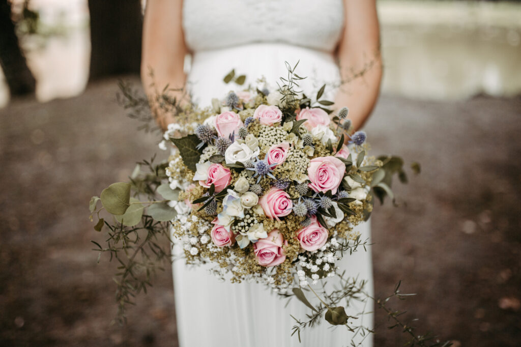 Standesamtliche Hochzeit im Schloss Bedburg mit der Bedburger freiwilligen Feuerwehr und den roten Husaren