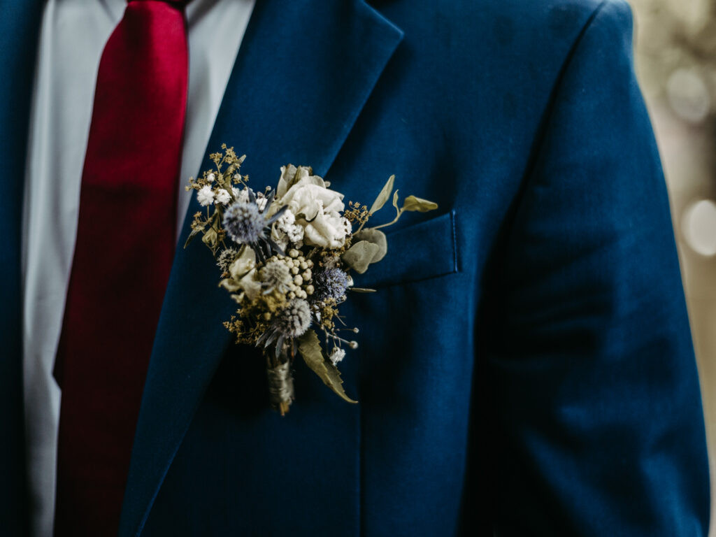 Standesamtliche Hochzeit im Schloss Bedburg mit der Bedburger freiwilligen Feuerwehr und den roten Husaren
