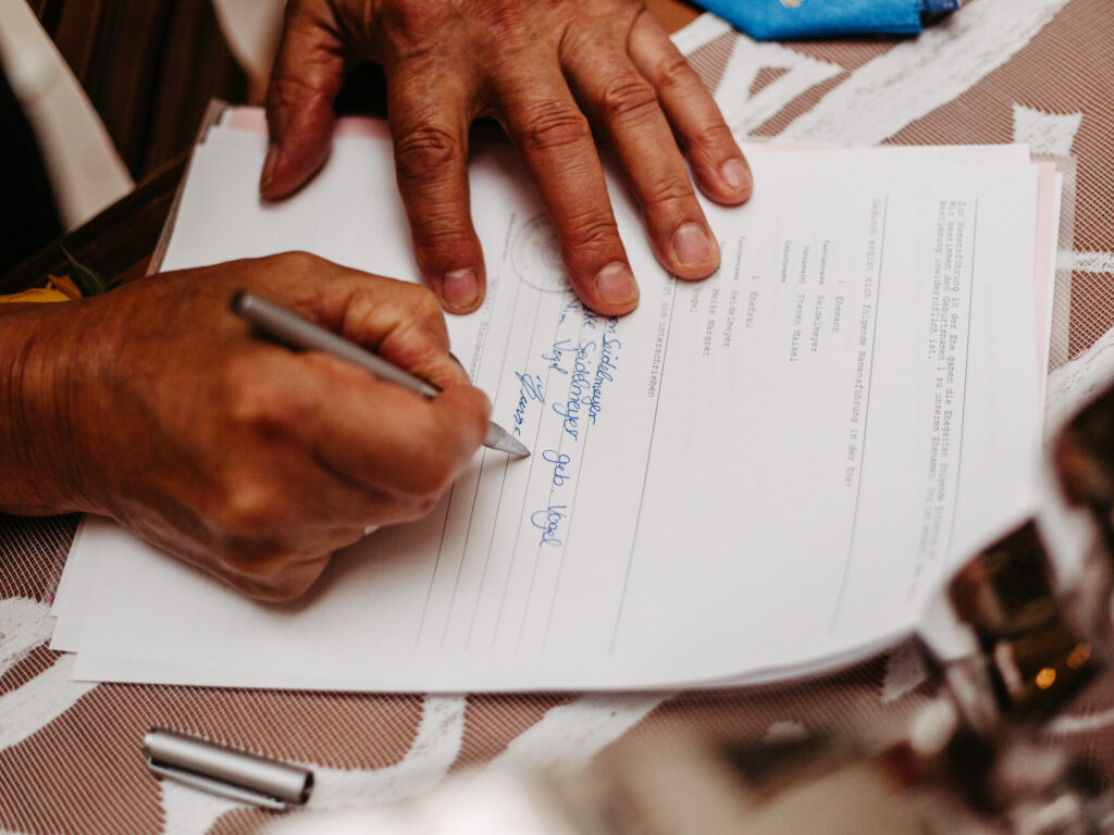 Standesamtliche Hochzeit im Schloss Bedburg mit der Bedburger freiwilligen Feuerwehr und den roten Husaren