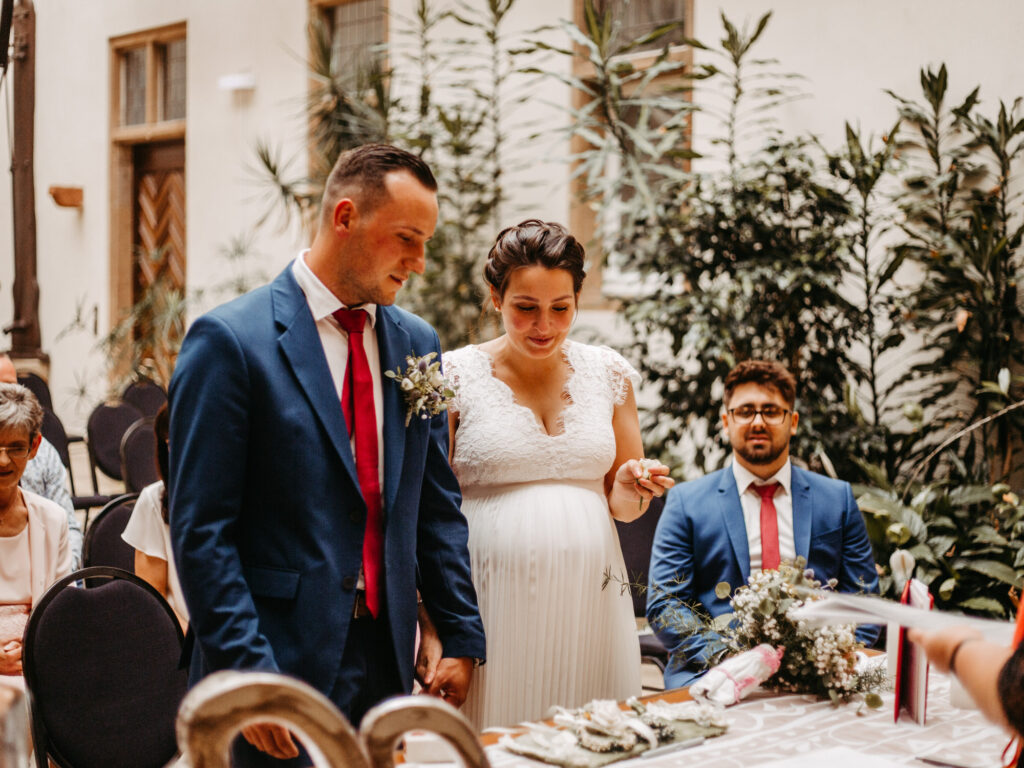Standesamtliche Hochzeit im Schloss Bedburg mit der Bedburger freiwilligen Feuerwehr und den roten Husaren