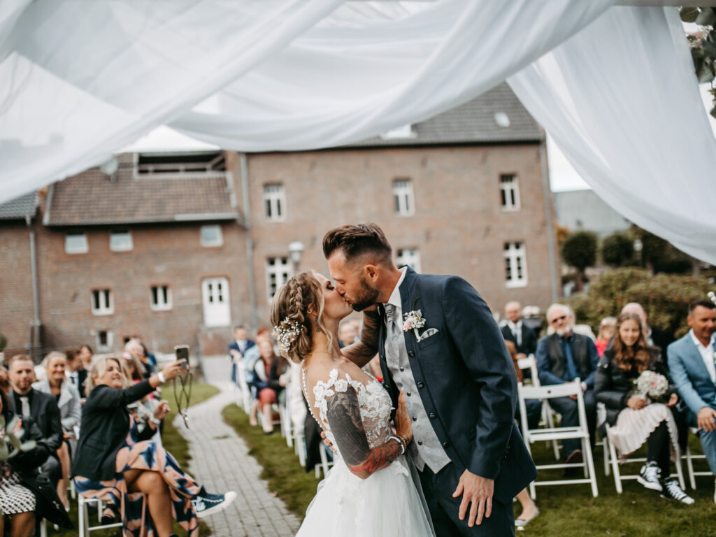 Schlosshochzeit auf Burg Obbendorf // Niederzier / Rhein Erft Kreis