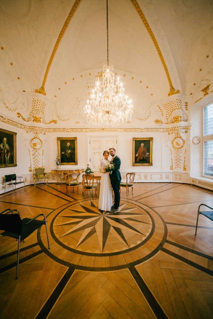 Winterhochzeit in Aachen // Weißer Saal im Rathaus
