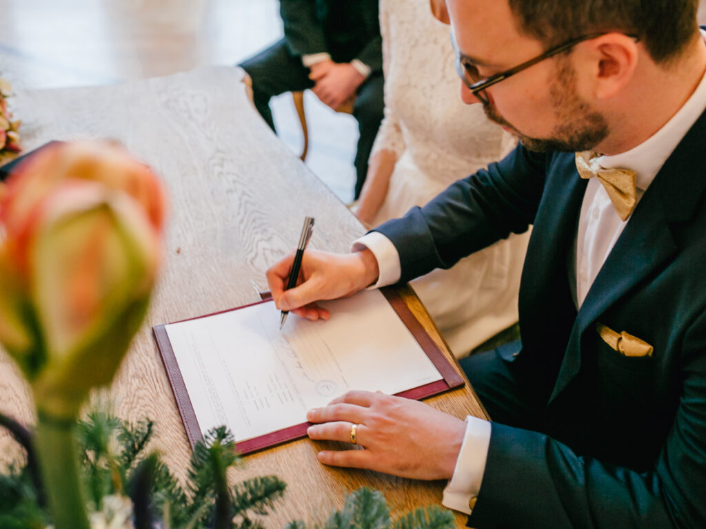 Winterhochzeit in Aachen // Weißer Saal im Rathaus