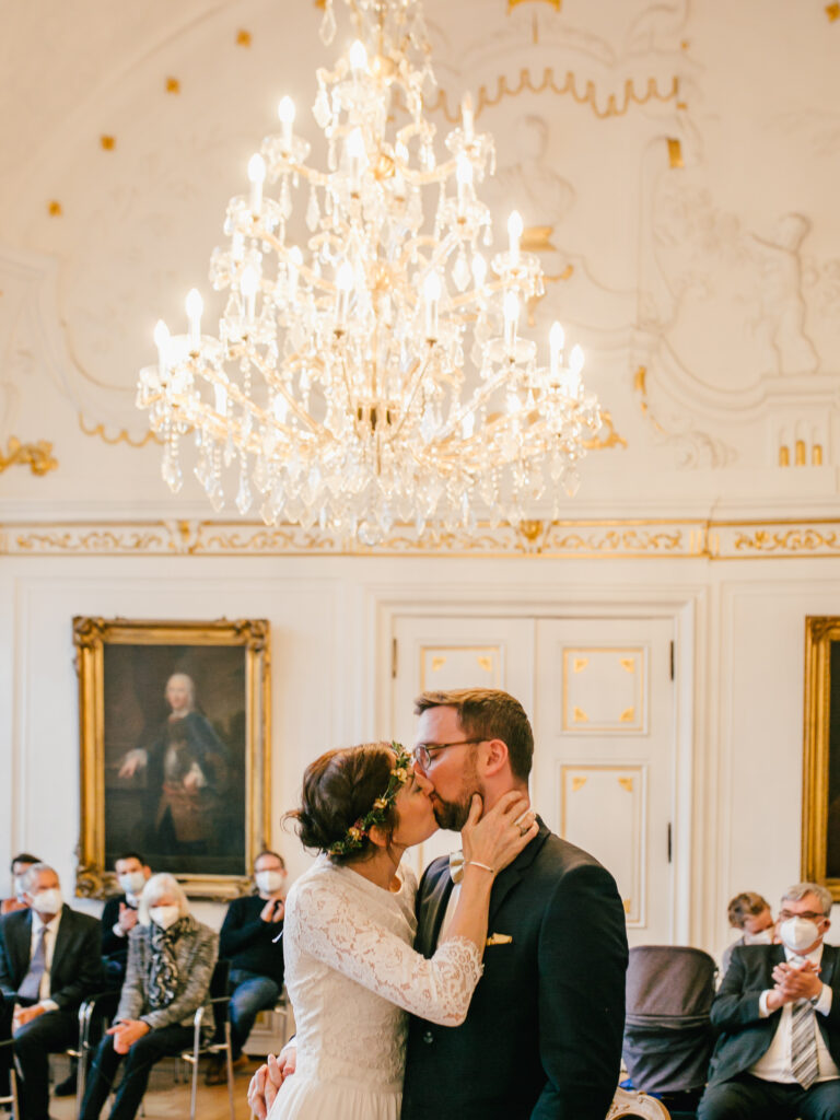 Winterhochzeit in Aachen // Weißer Saal im Rathaus