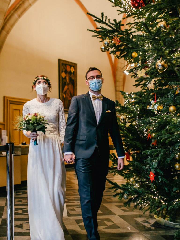 Winterhochzeit in Aachen // Weißer Saal im Rathaus