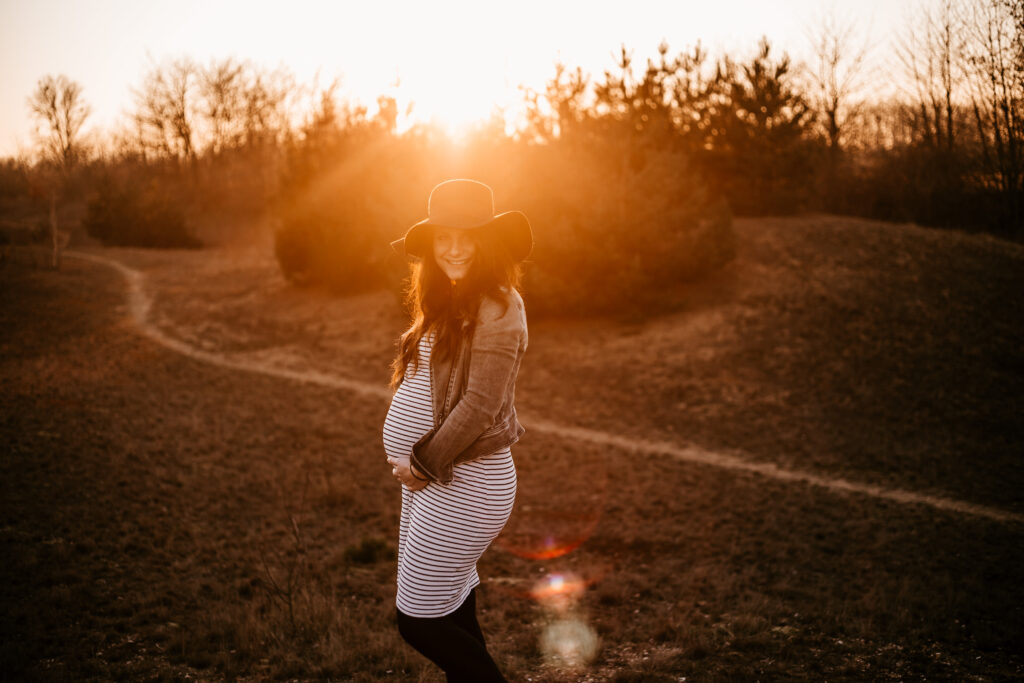Sonnenuntergang und Babybauch // bedburg