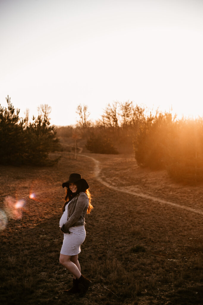 Sonnenuntergang und Babybauch // bedburg