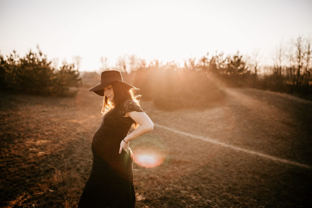 Sonnenuntergang und Babybauch // bedburg